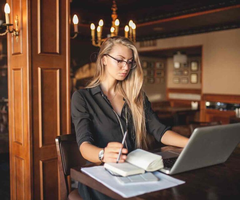 Why the House Manager Role is Different at HNW and UHNW Level - Xerendipity Qualified Household Staff Recruiting Service